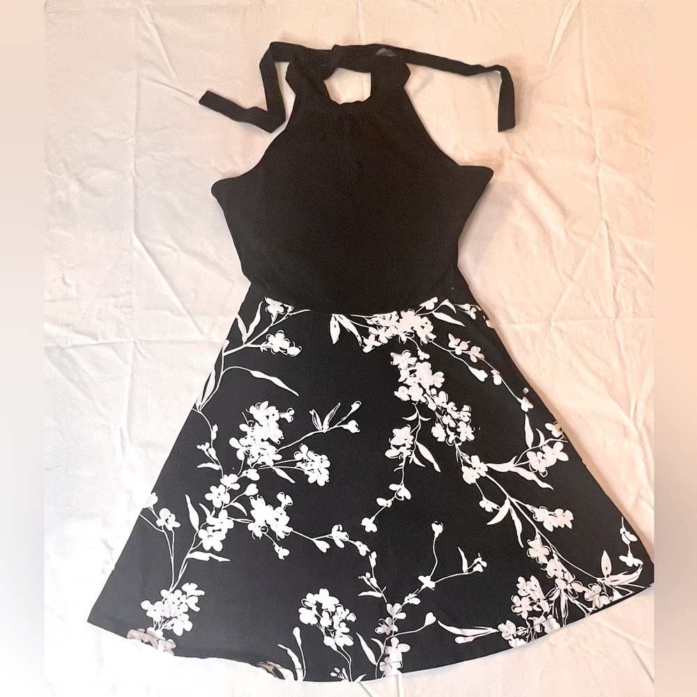 Msbasic casual elegant sleeveless halter dress small